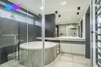 Prodej luxusní vily s výtahem, bazénem a soukromou wellness  - 13