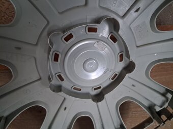 ORIG. POKLICE ŠKODA 15'', JEN 1 KS, ORIG. Č. 1Z0601147E MH - 13