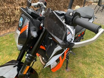 KTM Duke 690R - 13