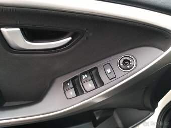 Hyundai i30 1.6i 88 kW - 13