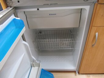 Prodám karavan Hobby 400 SF,r.v.2004 + mover + předstan. - 13