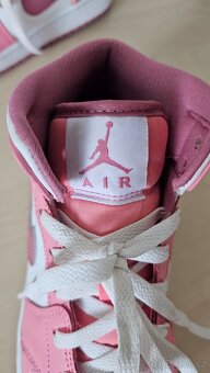 Nike Air Jordan 1 Mid Valentine's Day 39 - 13