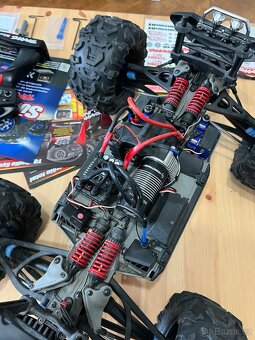RC model Traxxas Summit 1/8 Brushless - 13