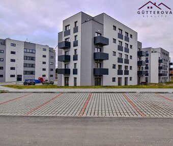Pronájem bytu 1+kk, 36 m2 s balkónem a parkovacím stáním - H - 13