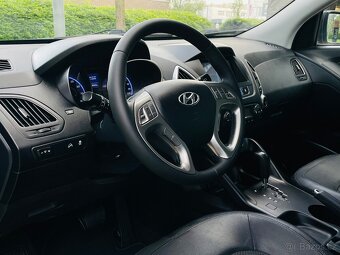 Hyundai ix35 2.0i BENZIN AUTOMAT VYHŘEV SERVISKA - 13