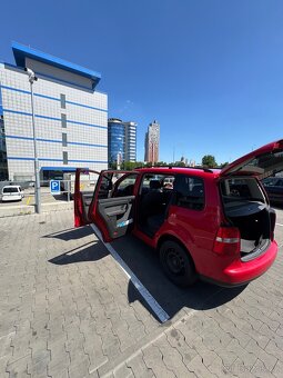 Volkswagen Touran - 13