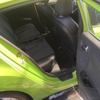 Hyundai Veloster 1.6 103kw benzín - 13