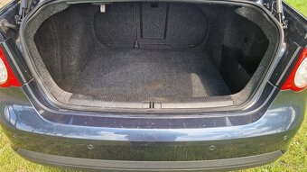 Volkswagen Jetta 2,0 TDI DPF Comfortline - 13