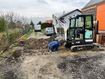 Zemní práce minibagrem Bobcat E19 - 13