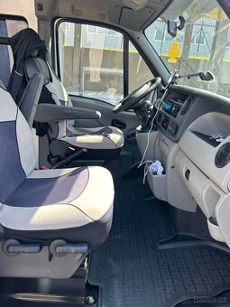 Prodám Renault Master. 2,5dci. 88KW. 9 míst. - 13