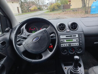 Ford Fiesta 1.3 51Kw RV.2004 TAŽNÉ - NOVÁ STK - 13