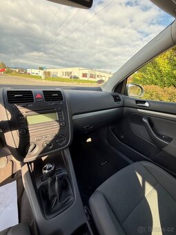 VW GOLF V 1.6 85kW, SERVISKA, KLIMA - 13
