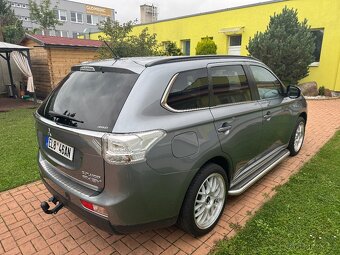 Outlander PHEV hybrid najeto pouze 162000 km - 13