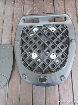 Kufr na motorku + montážní plotna. - 13