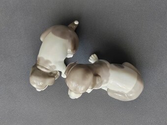Sedící a smutný porcelánový figurky štěňata Bígl styl Lladro - 13