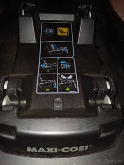 Kočárek Dvojkombinace Maxi Cosi + základna s isofixem - 13