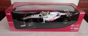 F1 HAAS VF21 Mick Schumacher GP Bahrain 2021 Minichamps 1:18 - 13