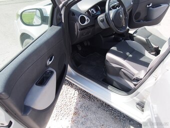 Renault clio combi 2010 - 13
