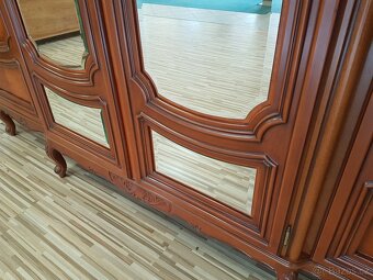 CHIPPENDALE LOŽNICE JAK NOVÁ VELMI DRAHÝ MODEL - 13
