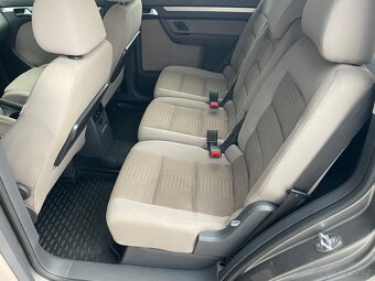 Volkswagen Touran 2.0 TDI 5MÍST DVĚ SADY KOL TAŽNÉ - 13