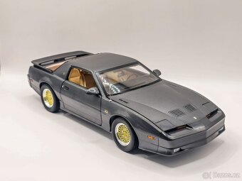 Pontiac Firebird TransAm 1:18 Greenlight - 13