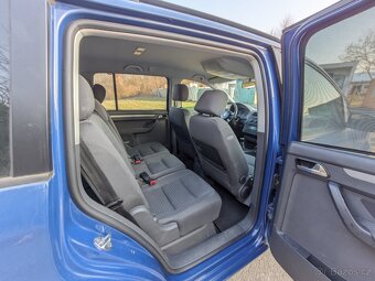 Volkswagen Touran, 1.6 FSI, 85kW, 7 míst. - 13