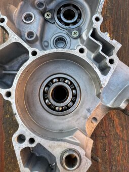 Komplet klikové skříně levý pravý blok kartery Yamaha YZ 125 - 13