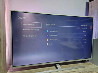 PlayStation 5 s mechanikou + God of War + stylový stojan - 13