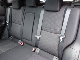 NISSAN QASHQAI 1.5dCi 81kW -VÝBAVA - 13