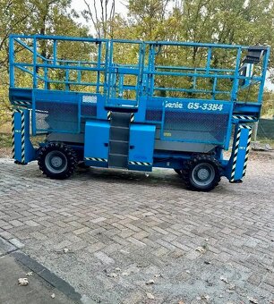 TERÉNNÍ NŮŽKOVÁ PLOŠINA GENIE GS 3384 RT - 13