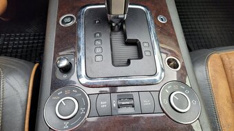VW Touareg 3,0 TDi 165kW 24v V6 4x4 Individuál - 13
