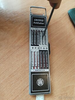 Kalkulačka s logaritmickÿm pravítkem FABER Castell - 13