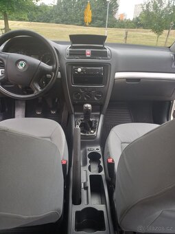 Škoda Octavia  II  2.0TDI  Nová Stk  Klimatizace - 13