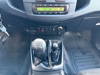 Toyota HILUX 3.0 4x4 MANUÁL UZÁVĚRKA NAVIJÁK - 13