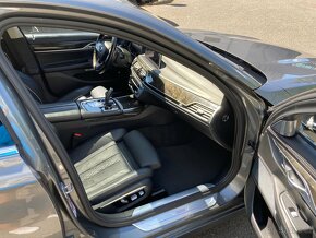 BMW Řada 7 G12 750Li X-Drive V8 330kW FULL výbava - 13