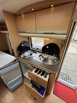 Adria Adora 563 PU ~ Královská postel - 13