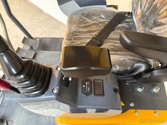 PÁSOVÝ MINIBAGR GORILA G12 PRO2_Kubota_Joystiky_2025 - 13