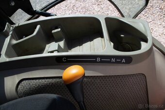 John Deere 3045R - 13