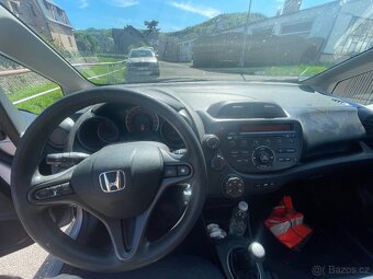 Honda Jazz 1,4 i-Vtec 73kW Havarované - 13
