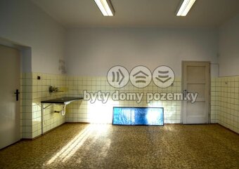 Prodej rodinného domu se 2 bytovými jednotkami - 13