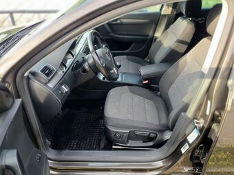 VW Passat B7 2.0 TDi, ORIG. TAŽNÉ, SENZORY, NAVI, SERVIS VW. - 13
