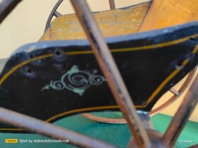 Starožitný kočárek pro panenky č. 1 - 13