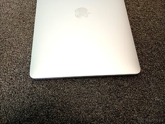 MacBook PRO 13 palců Apple M1 chip 8 GB RAM 256 ssd 120cykl - 13
