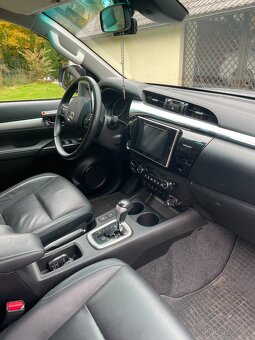 Prodám Toyota Hilux 2,4 Executive - 13