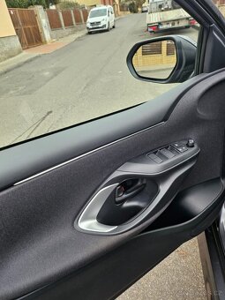 Toyota Yaris, 1.5 najeto 10 000km - 13