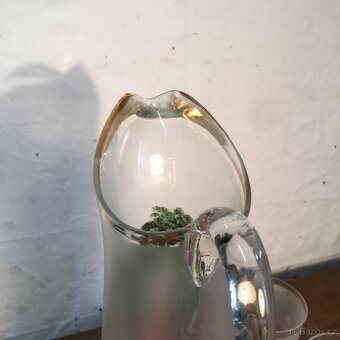 starožitná souprava malovaného skla džbán a sklenice - 13