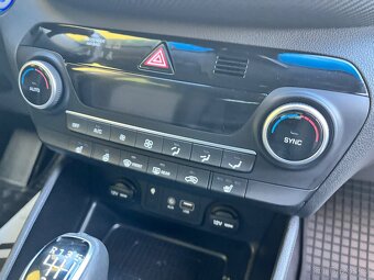 HYUNDAI TUCSON 1.6 CRDi 4x4 6 RYCHLOSTÍ VYHŘEV SEDADEL+VOLAN - 13