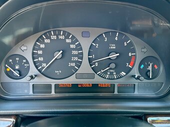 BMW e38 730i - 13