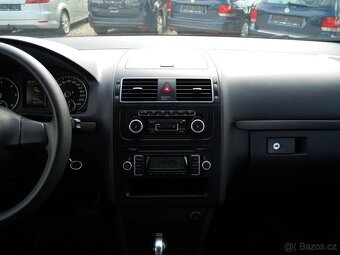 Volkswagen Touran 1.6TDi 7 MÍST-SERVIS-VSTŘIKY - 13