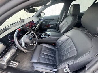 BMW 520d M Paket G60 197PS Alu 21” Hudba Bowers Max výbava - 13
